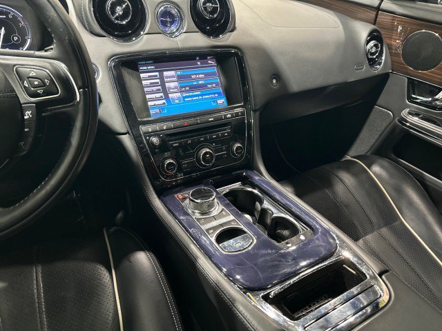 Used 2011 Jaguar XJ RWD image 4