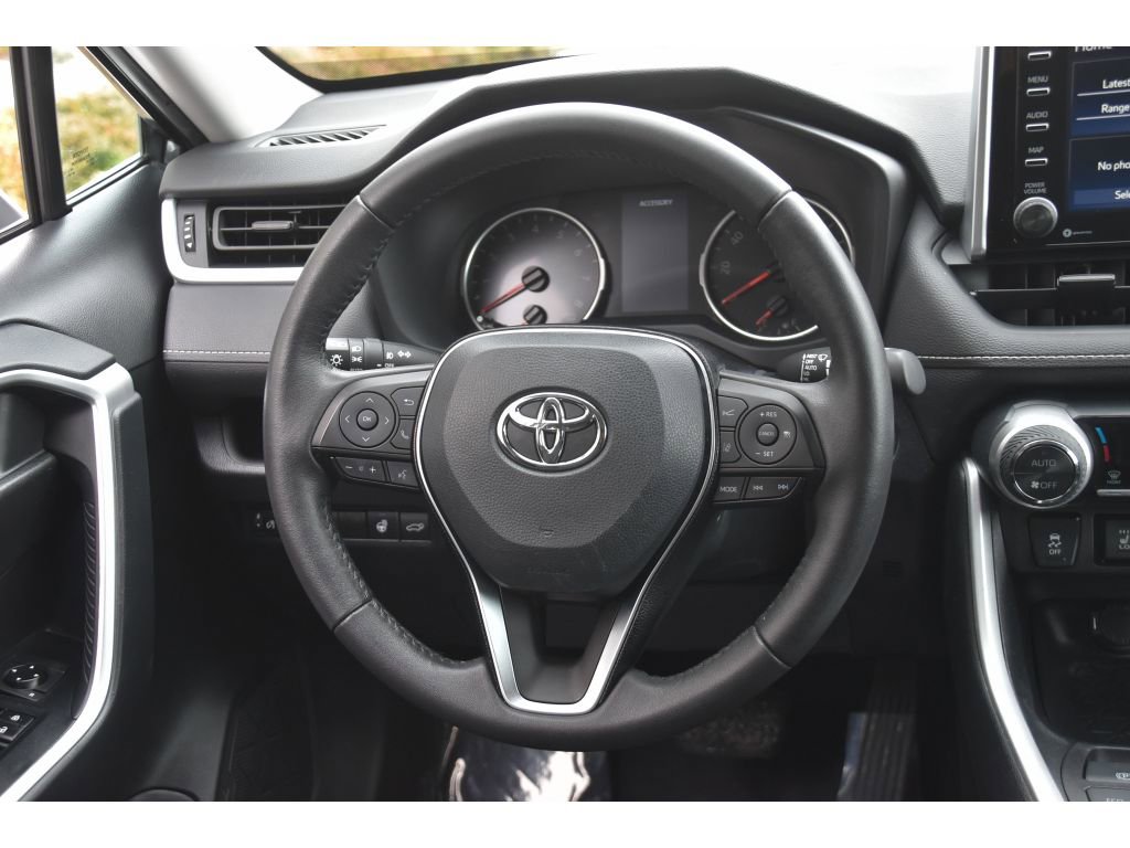 Used 2021 Toyota RAV4 XLE image 16