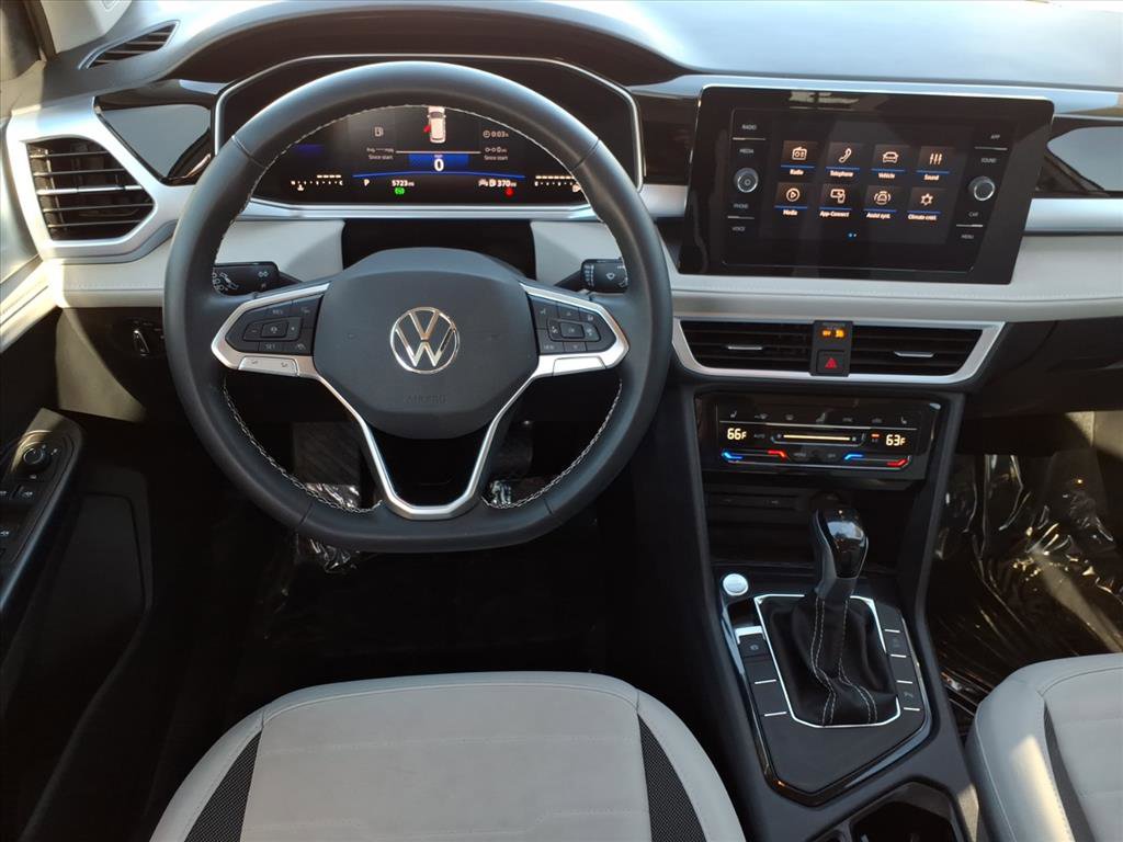 Certified 2025 Volkswagen Taos SE image 24