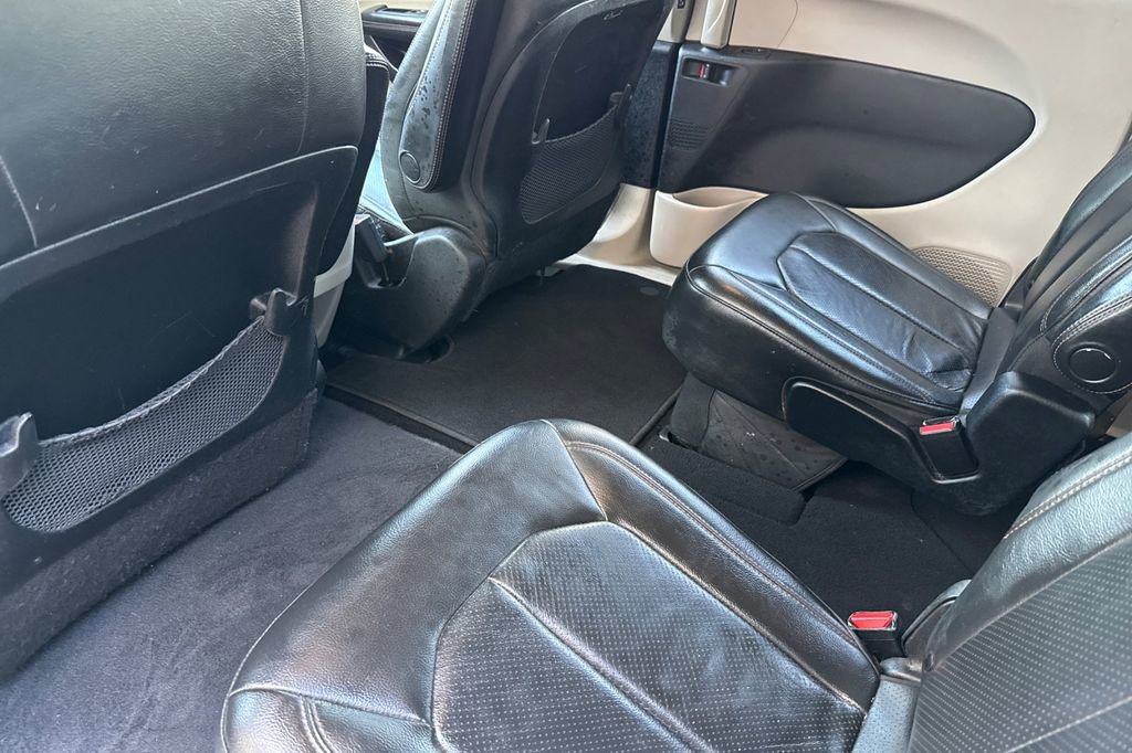 Used 2020 Chrysler Pacifica Touring-L image 9