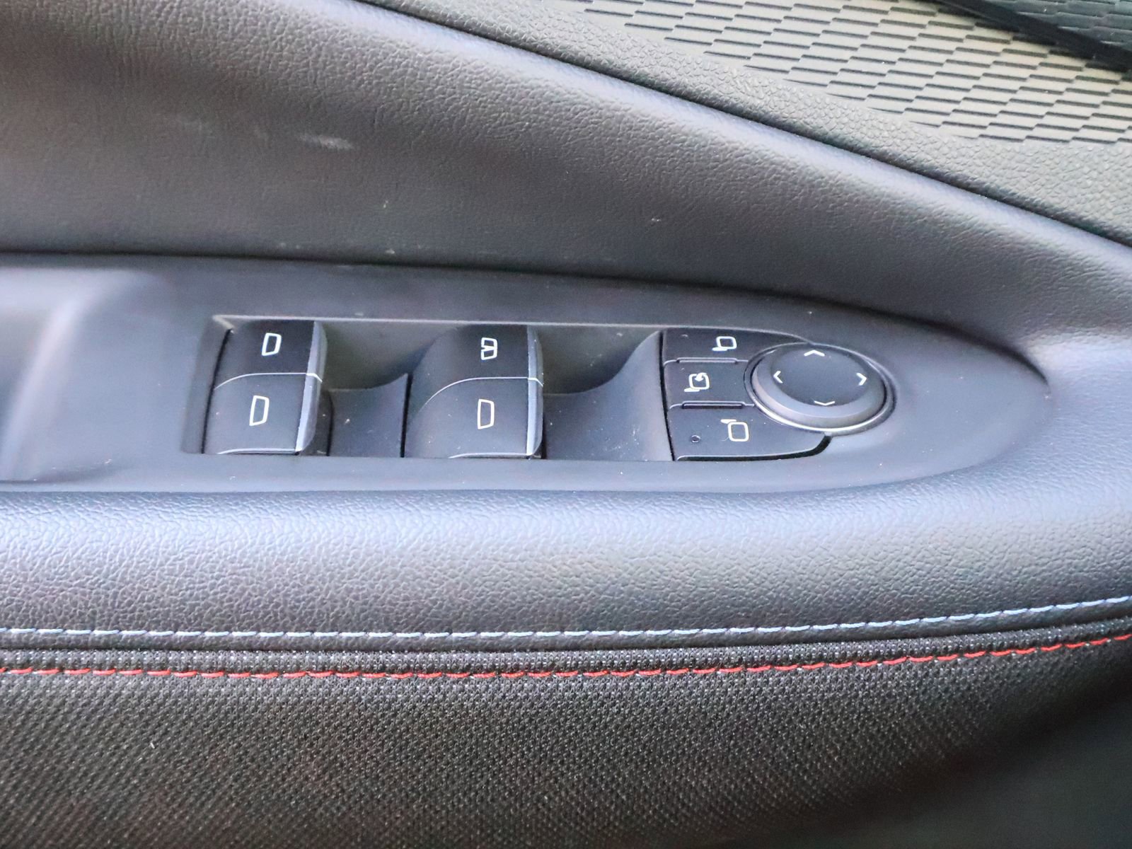 Used 2024 Chevrolet Blazer EV RS AWD/4WD image 35
