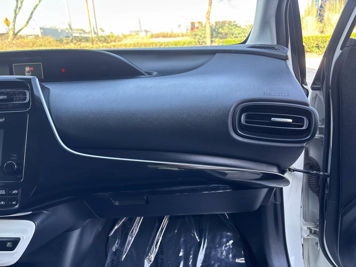 Used 2018 Toyota Prius Two w/ Prius Two Safety Plus Package FWD image 17
