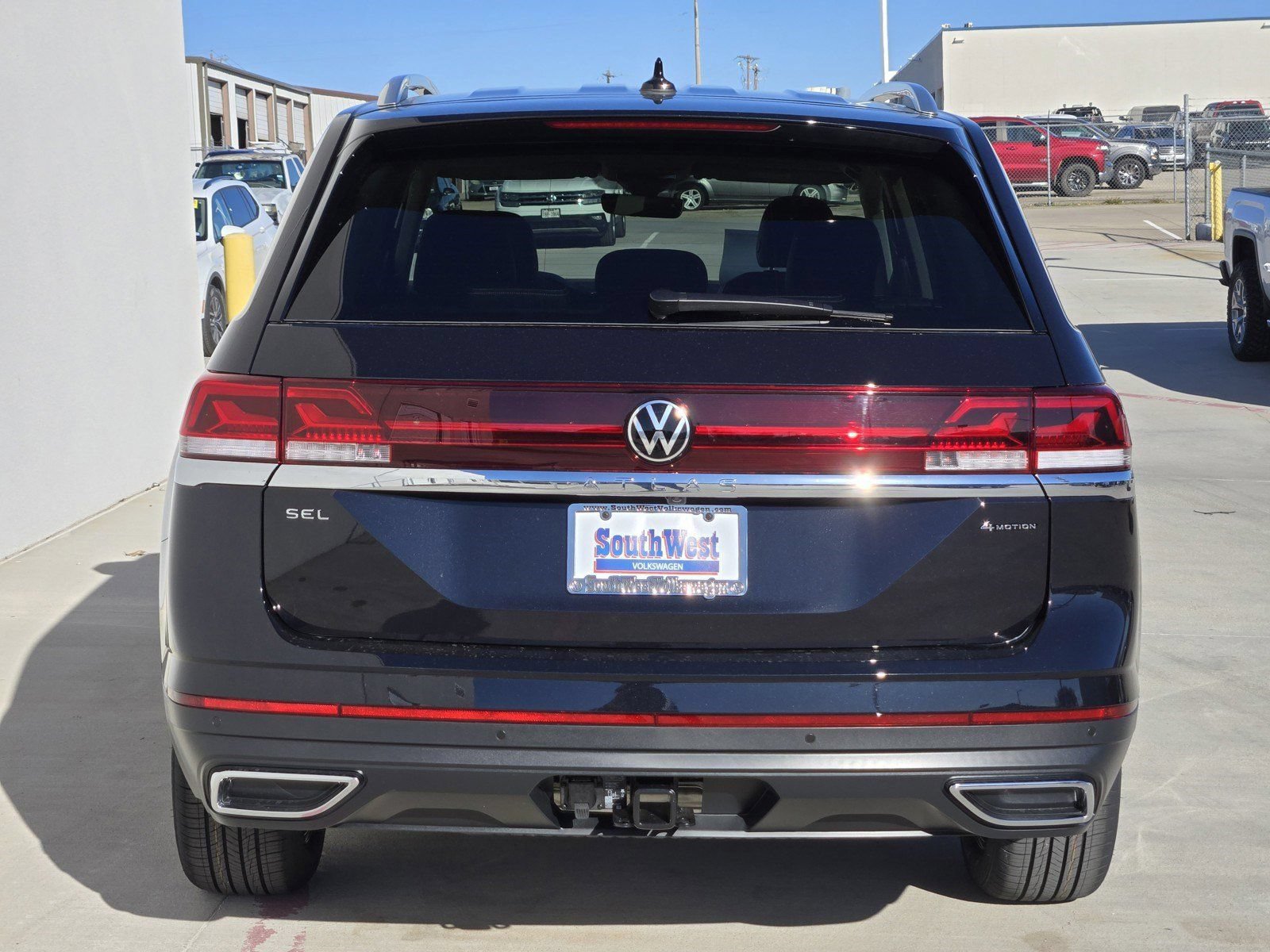 Used 2025 Volkswagen Atlas SEL AWD/4WD image 5