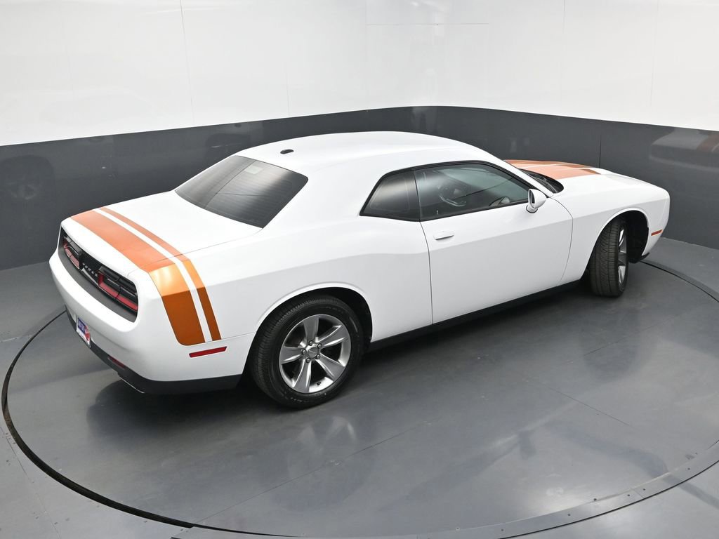 Used 2016 Dodge Challenger SXT image 29