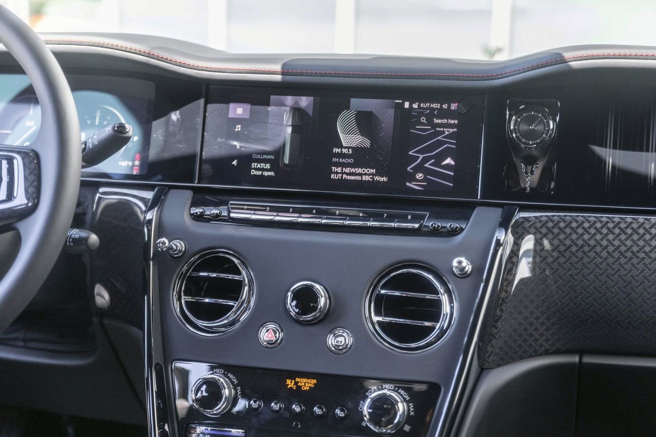 New 2026 Rolls-Royce Cullinan Black Badge image 56
