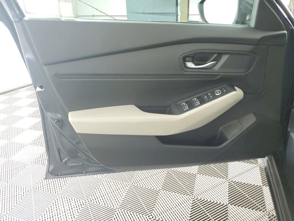 Used 2023 Honda Accord EX image 26
