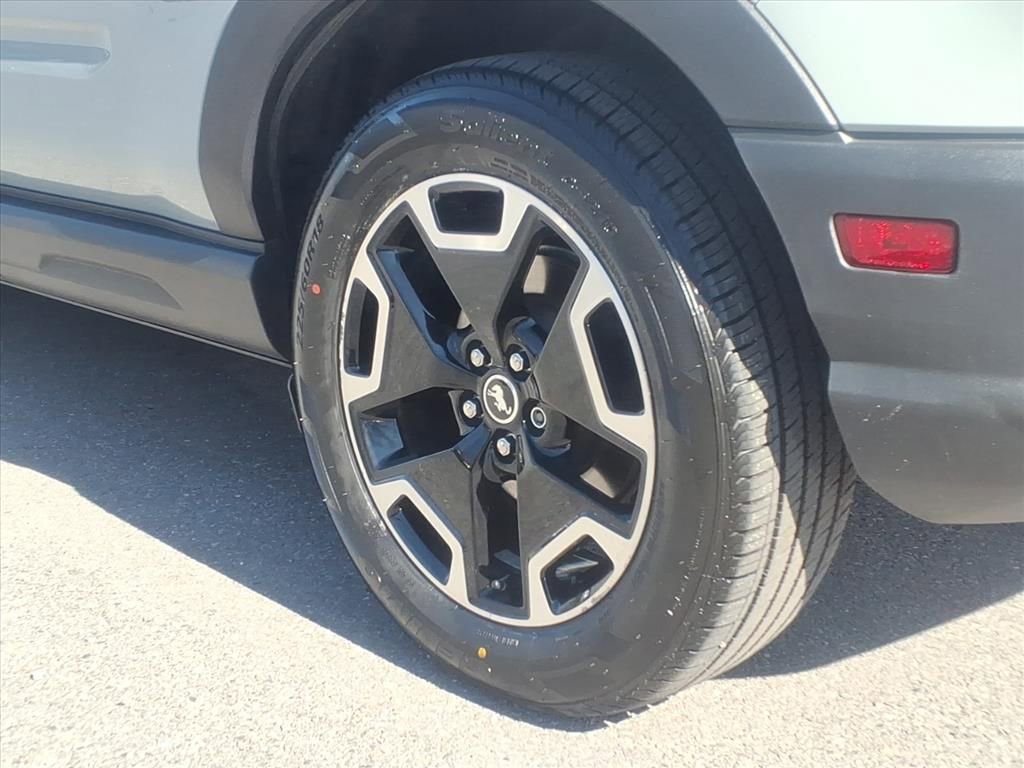 Used 2021 Ford Bronco Sport Outer Banks w/ Outer Banks Package image 9