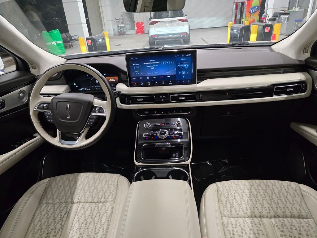Used 2022 Lincoln Nautilus Black Label w/ Class II Trailer Tow Package AWD/4WD image 32