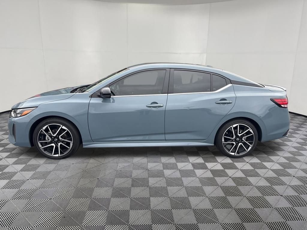 Used 2025 Nissan Sentra SR image 2