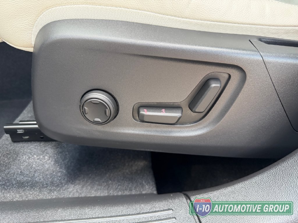 Used 2023 Volvo XC40 B4 Plus w/ Protection Package Premier FWD image 15