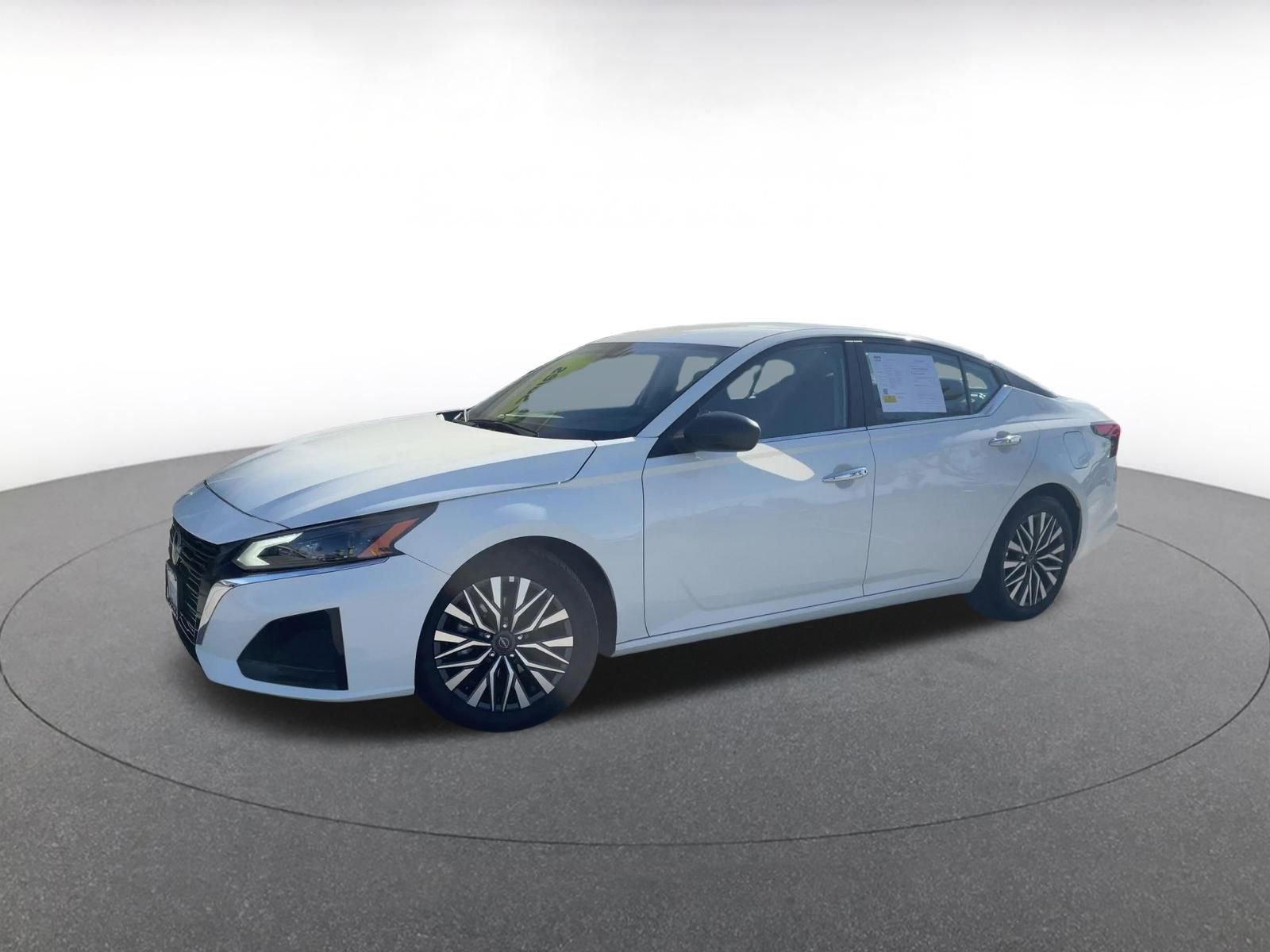Used 2025 Nissan Altima 2.5 SV FWD image 8