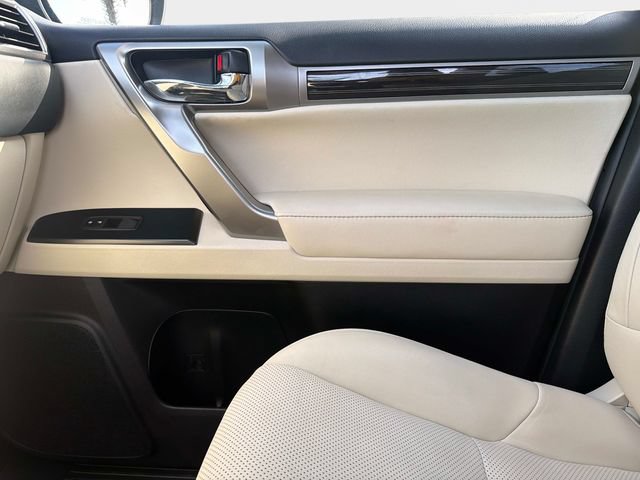 Used 2022 Lexus GX 460 Premium w/ Accessory Package AWD/4WD image 22
