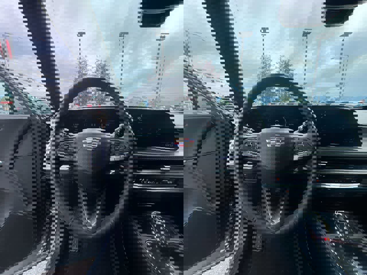 Used 2024 Cadillac XT4 Premium Luxury image 14