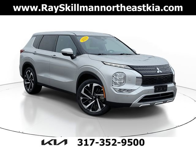 Used 2024 Mitsubishi Outlander SE image 1
