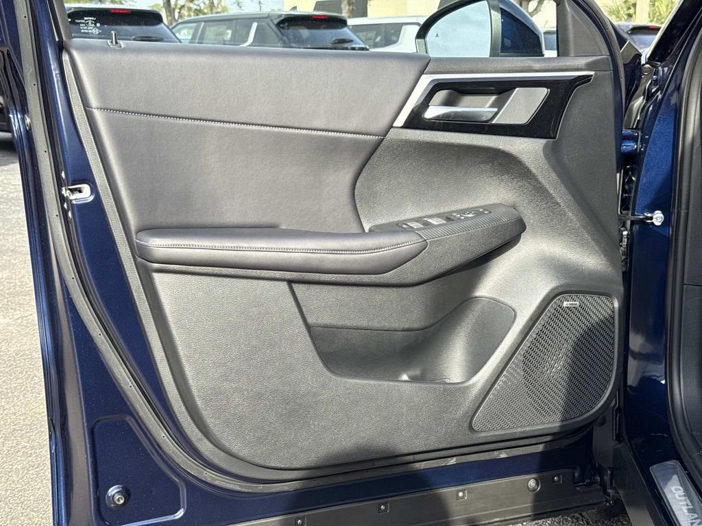 New 2026 Mitsubishi Outlander SE image 18