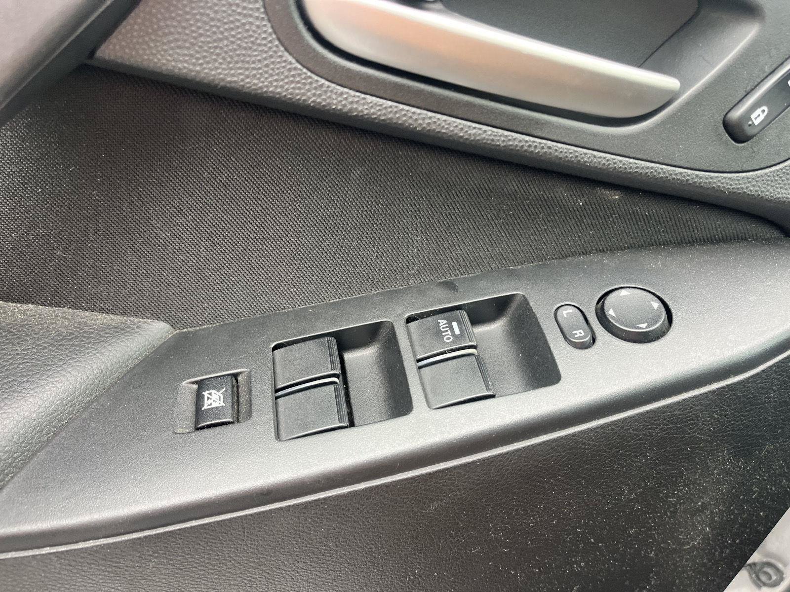 Used 2013 MAZDA MAZDA3 i Touring FWD image 20