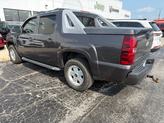 Used 2011 Chevrolet Avalanche LT w/ Luxury Package AWD/4WD image 6