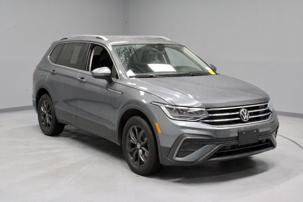 Used 2024 Volkswagen Tiguan SE FWD image 1