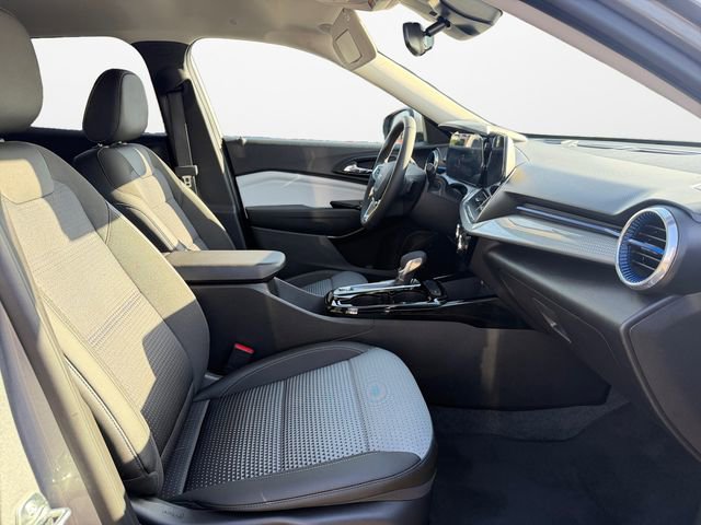 Used 2025 Chevrolet Trax LT w/ Driver Confidence Package image 15