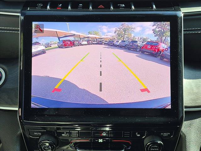 Used 2023 Jeep Grand Cherokee Limited w/ Black Appearance Package AWD/4WD image 14