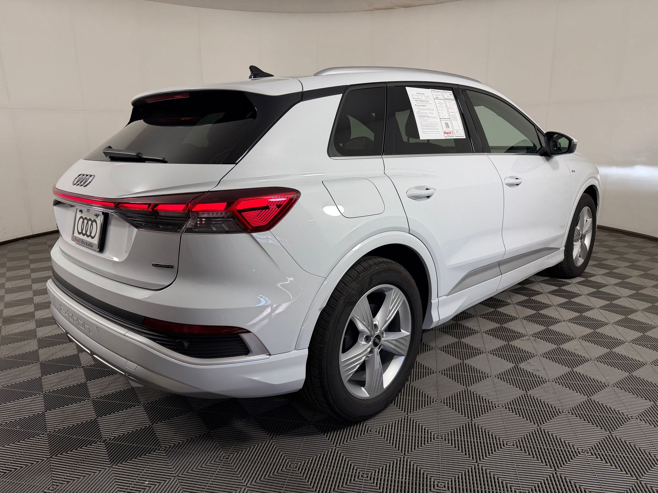 Used 2025 Audi Q4 e-tron Premium w/ Convenience Package AWD/4WD image 9