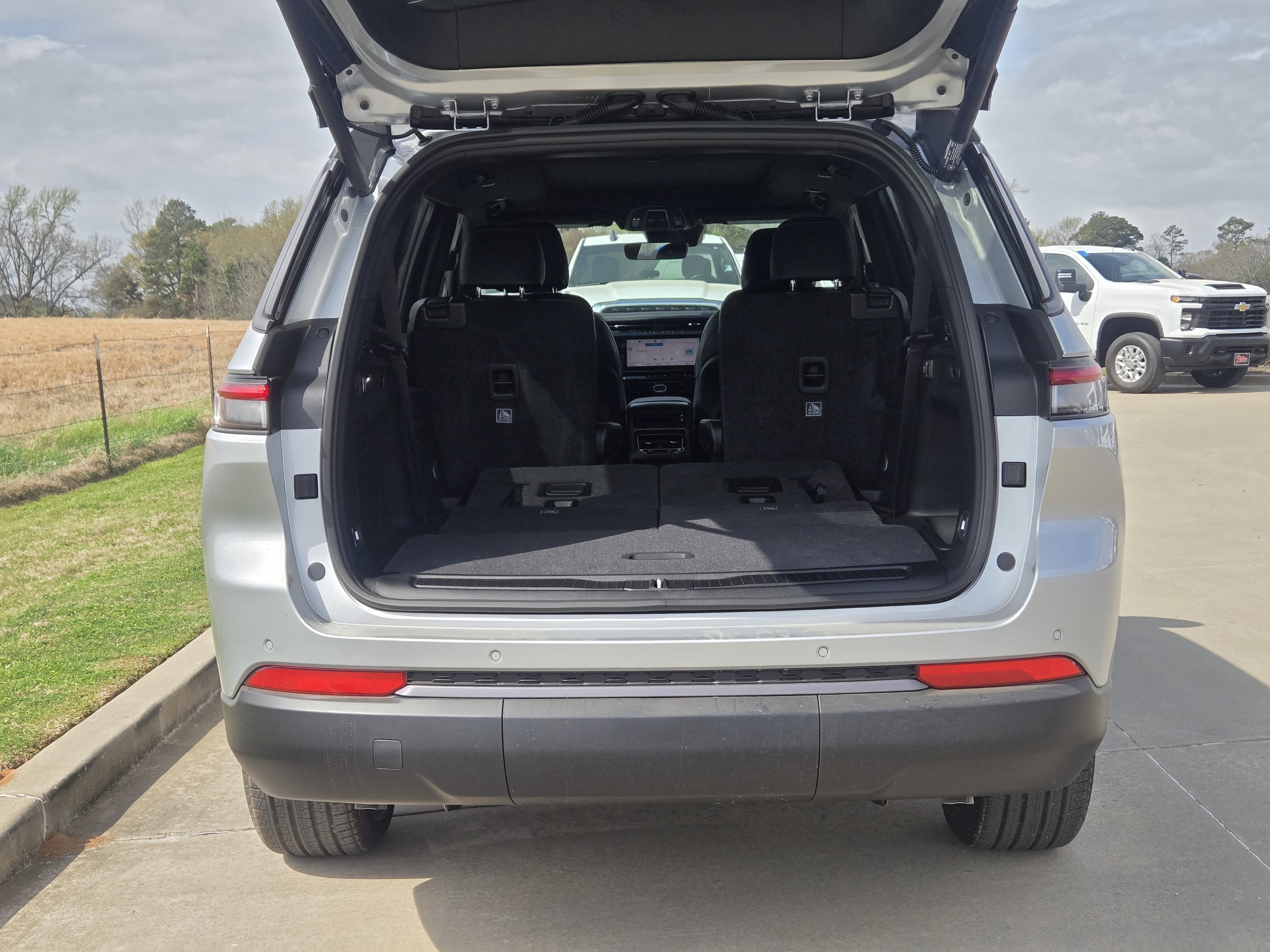 New 2026 Jeep Grand Cherokee L Limited w/ Limited Altitude Package RWD image 6