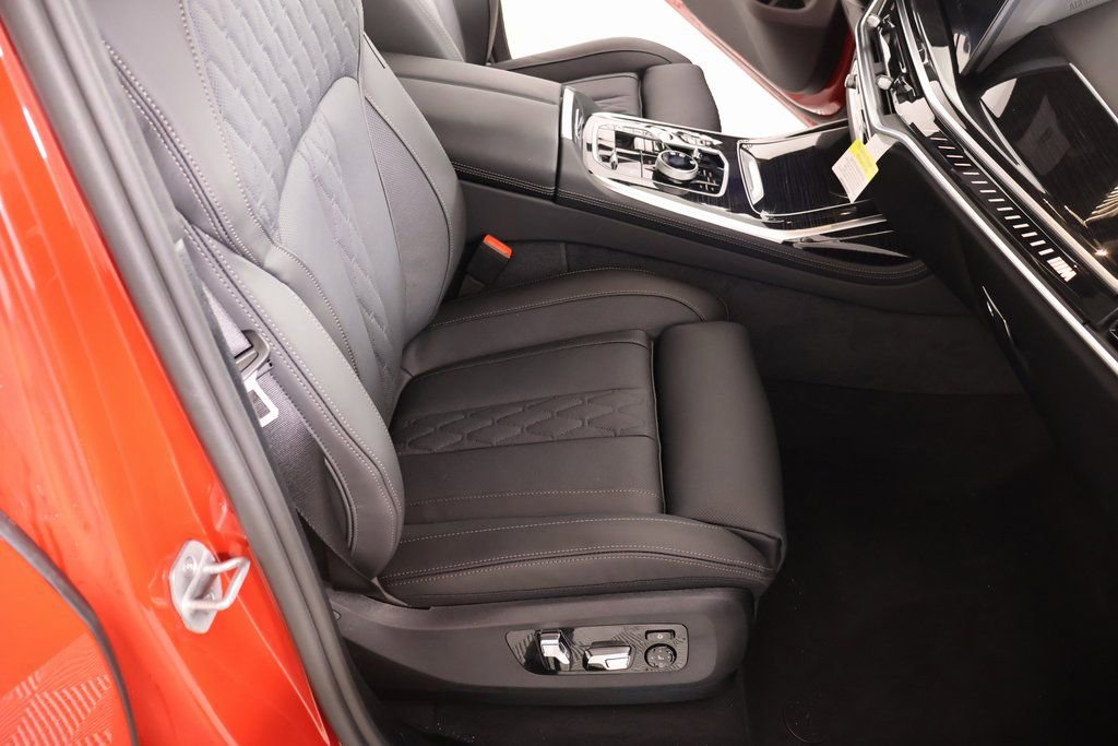 New 2026 BMW X7 M60i AWD/4WD image 14
