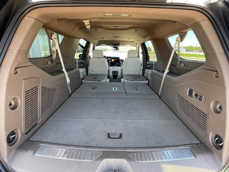 Used 2025 GMC Yukon XL Denali w/ LPO, Illumination Package AWD/4WD image 17