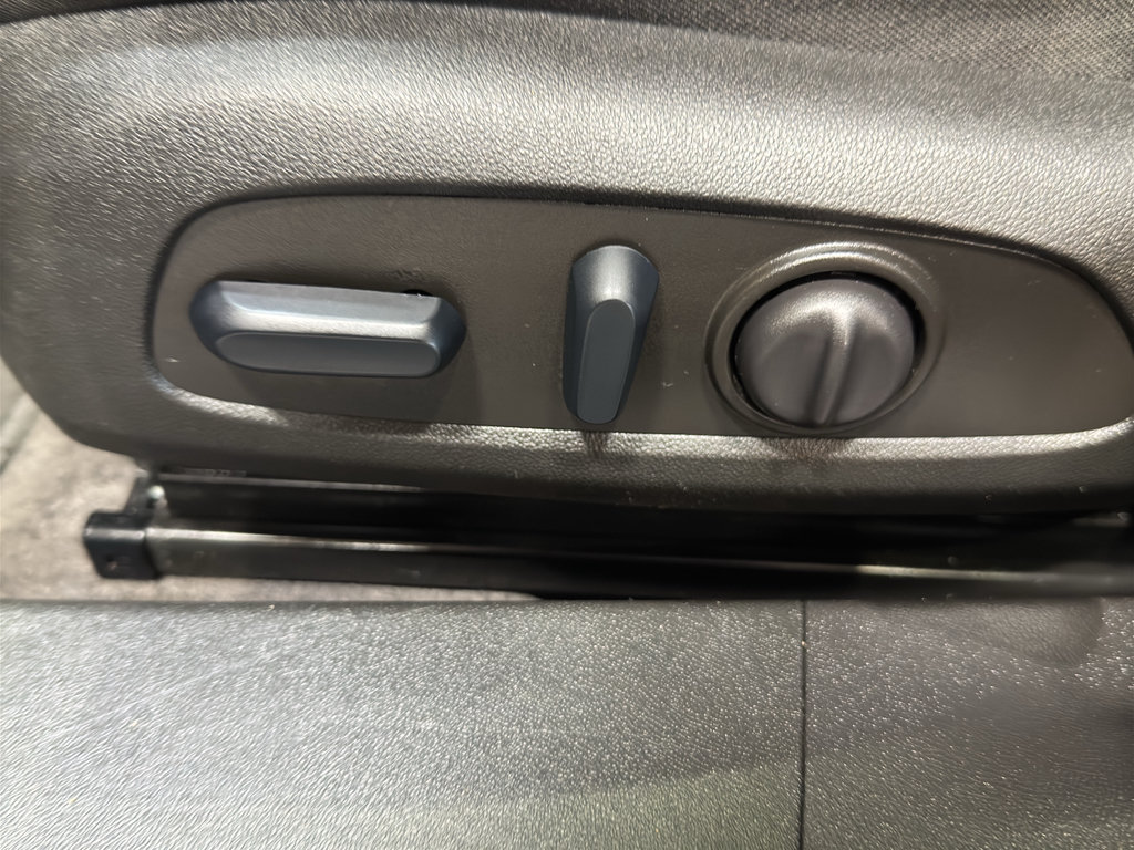 Used 2025 Chevrolet Malibu LT FWD image 14