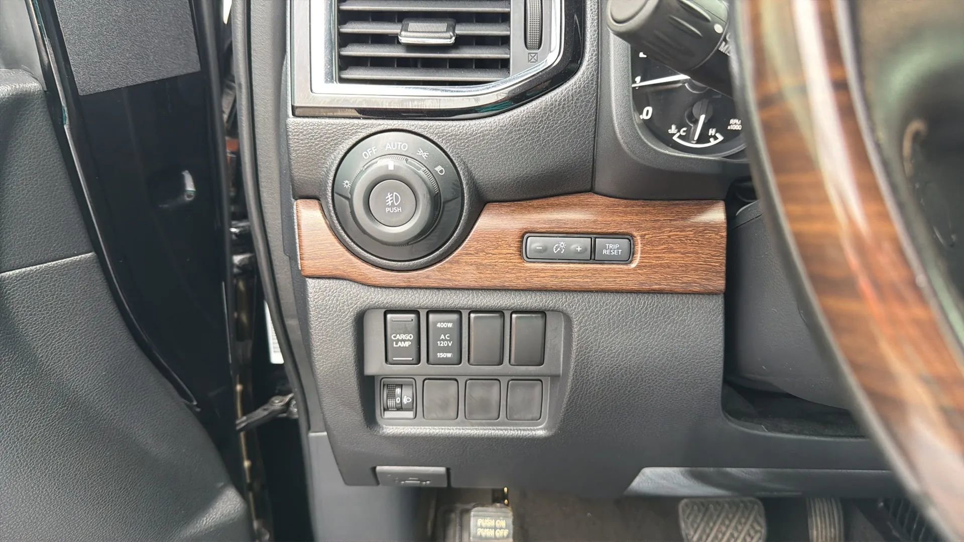Used 2021 Nissan Titan Platinum Reserve w/ Moonroof Package image 25