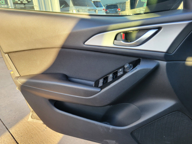 Used 2018 MAZDA MAZDA3 Sport w/ Preferred Equipment Package image 15