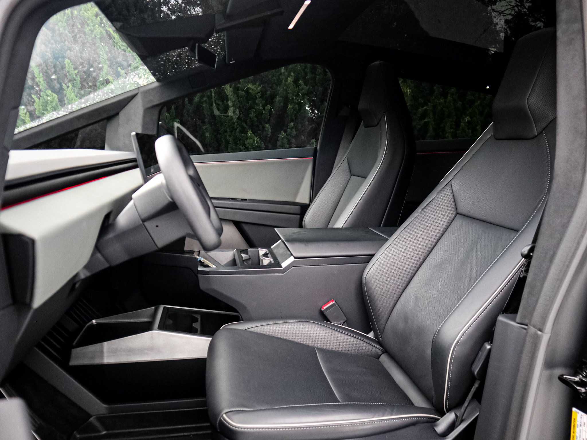 Used 2025 Tesla Cybertruck AWD Crew Cab image 7
