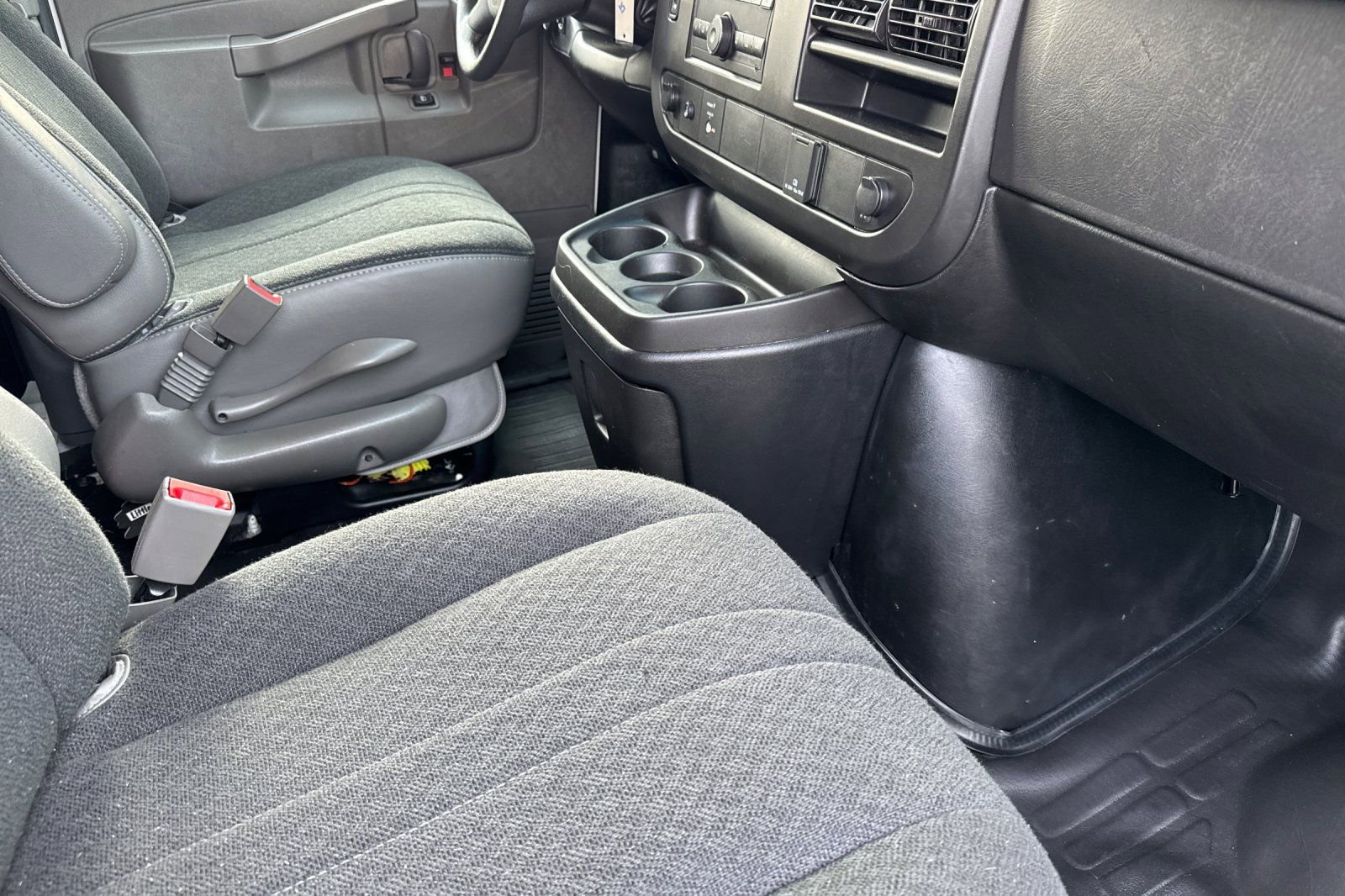 Used 2024 Chevrolet Express 2500 w/ Driver Convenience Package image 15