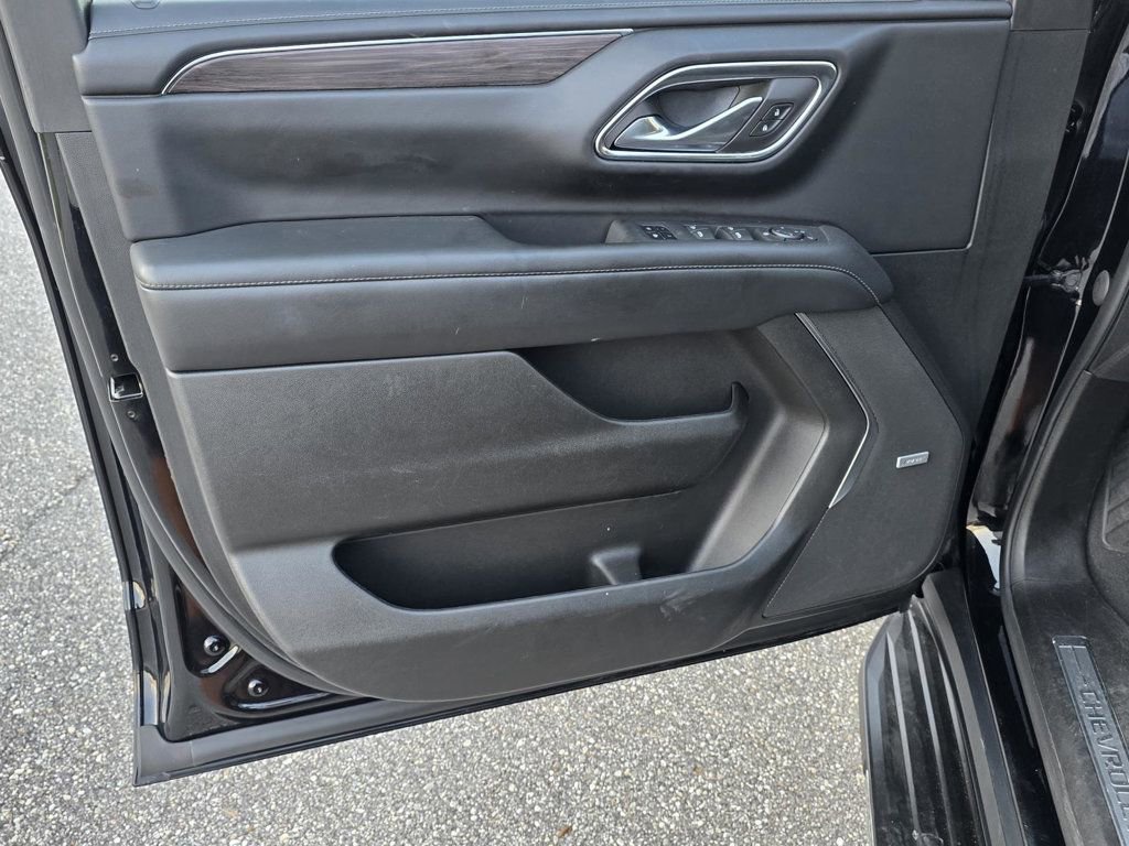 Used 2023 Chevrolet Suburban LT image 34