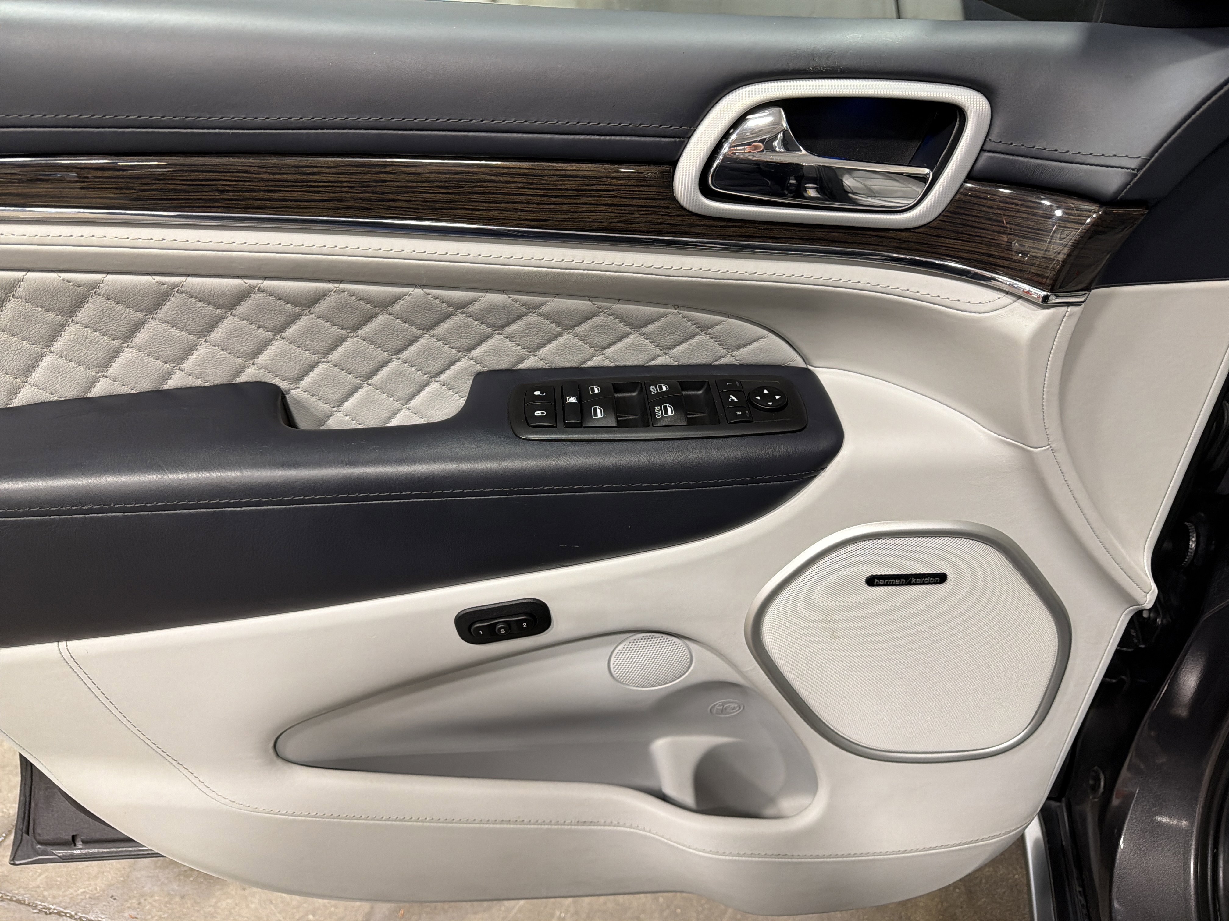 Used 2020 Jeep Grand Cherokee Summit image 18