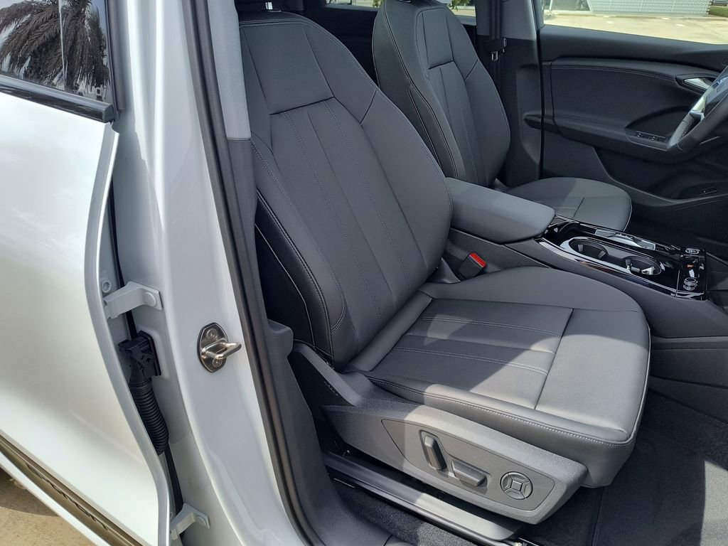 New 2025 Audi Q6 e-tron Premium Plus image 12