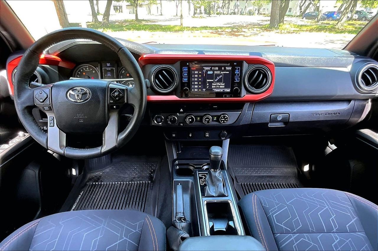 Used 2017 Toyota Tacoma TRD Sport w/ Tow Package (A/T) AWD/4WD image 7