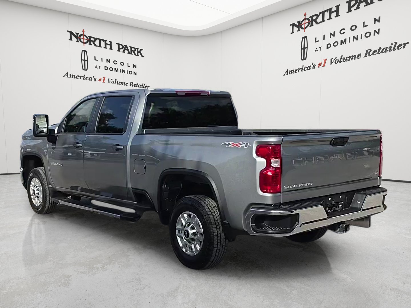 Used 2026 Chevrolet Silverado 2500 LT AWD/4WD image 3