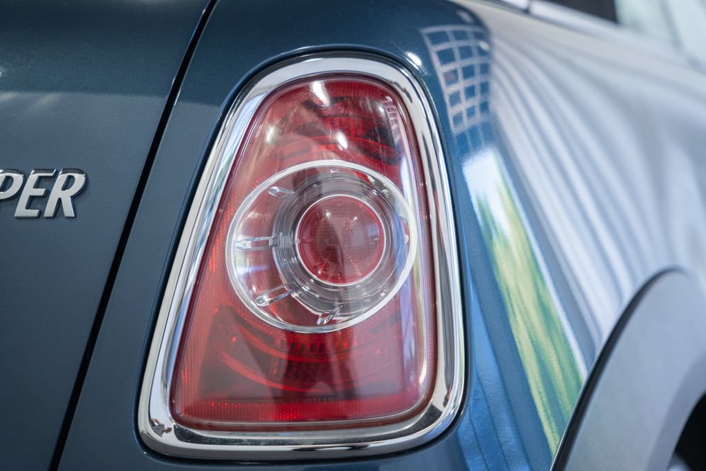 Used 2011 MINI Cooper Convertible FWD image 6