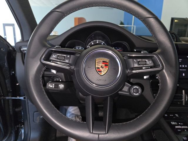 Used 2025 Porsche Macan AWD/4WD image 14
