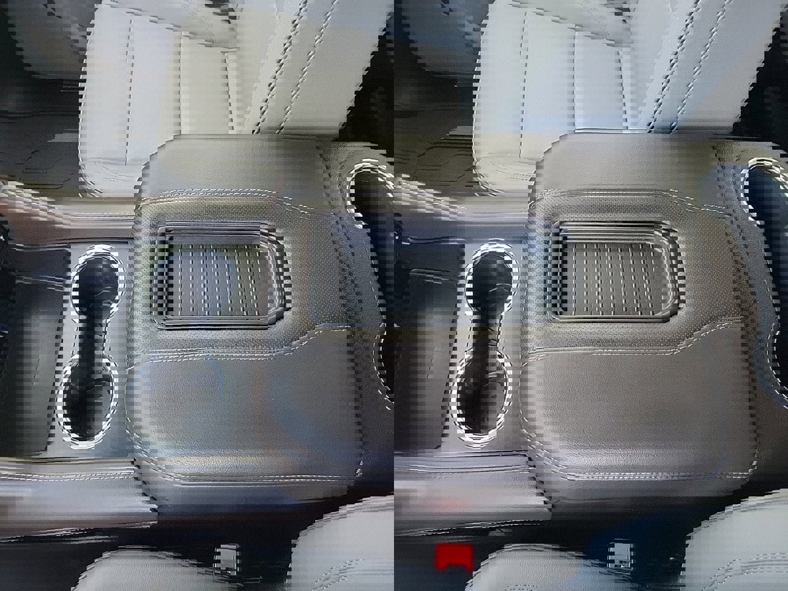 Used 2023 GMC Yukon SLT w/ SLT Premium Package image 25