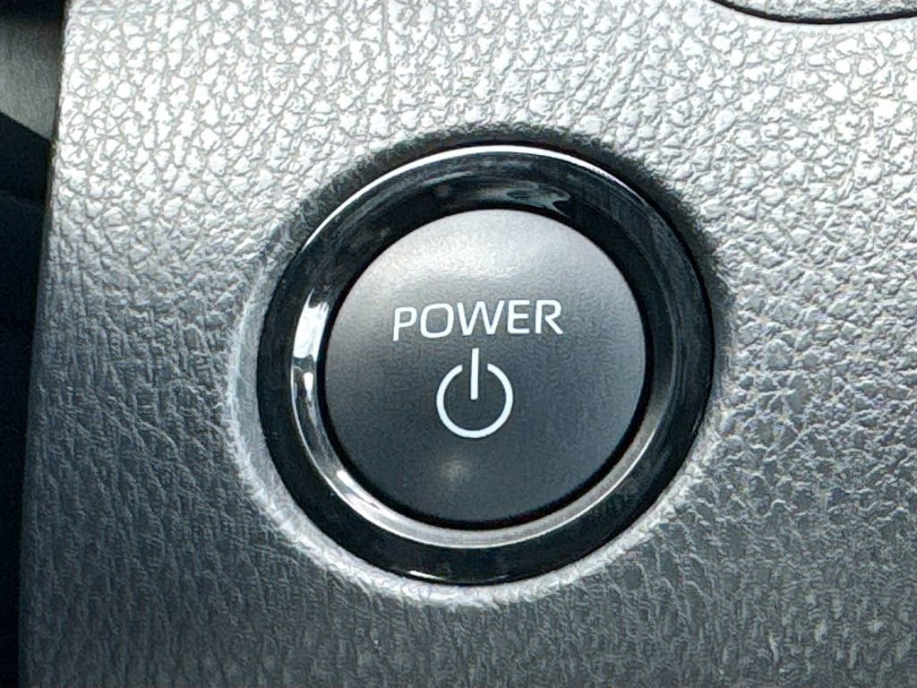 Used 2025 Toyota Camry SE image 20