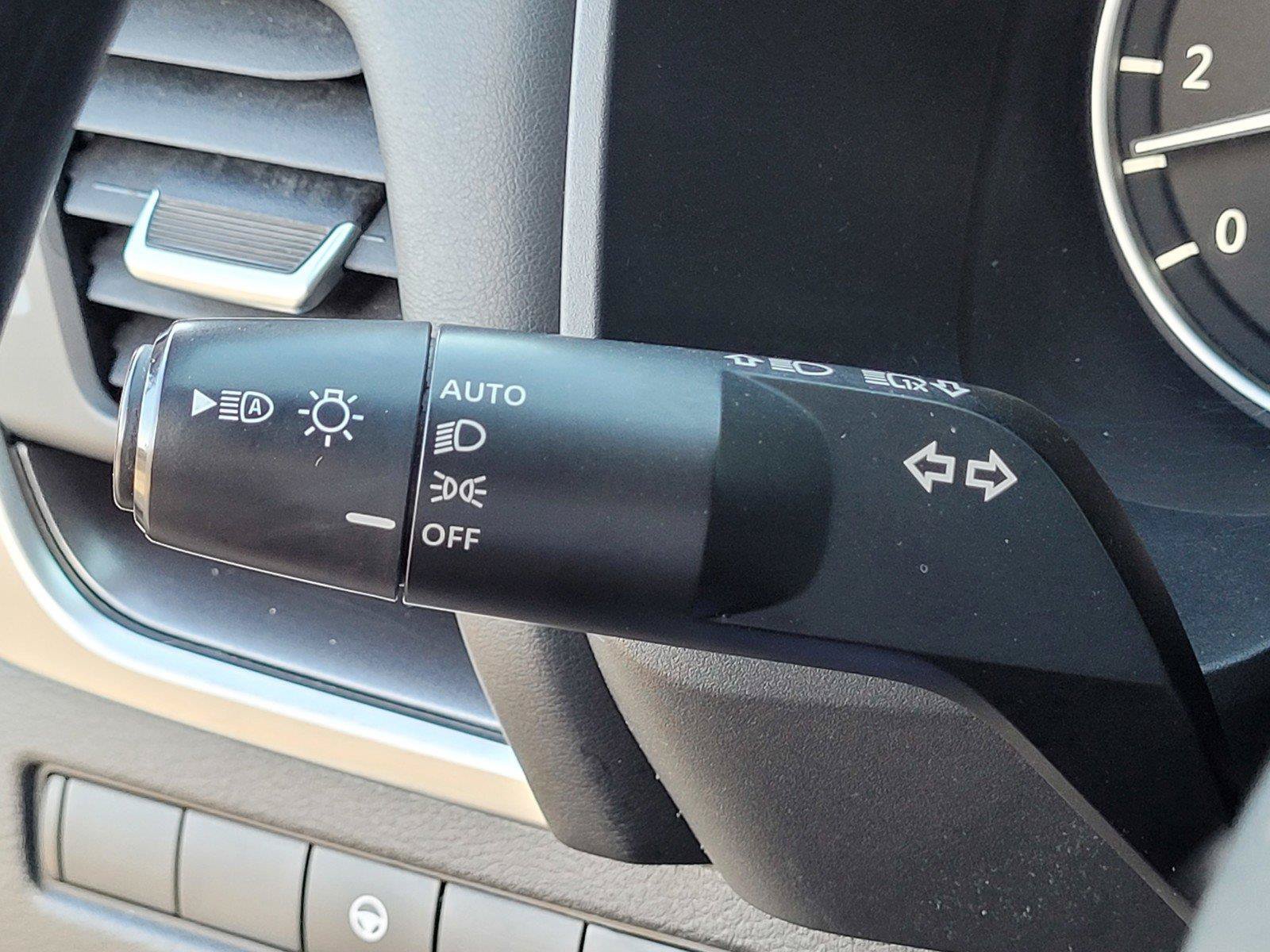 Used 2023 Nissan Rogue SV FWD image 32