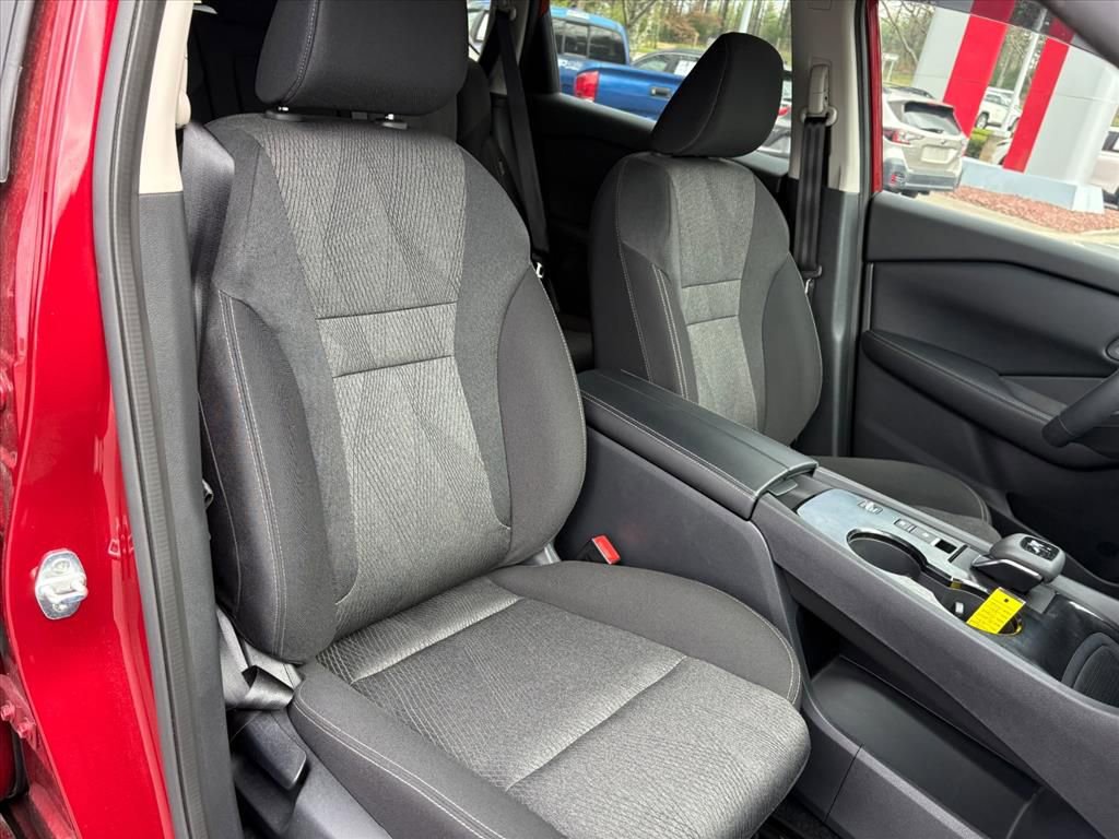 Certified 2025 Nissan Rogue SV image 18