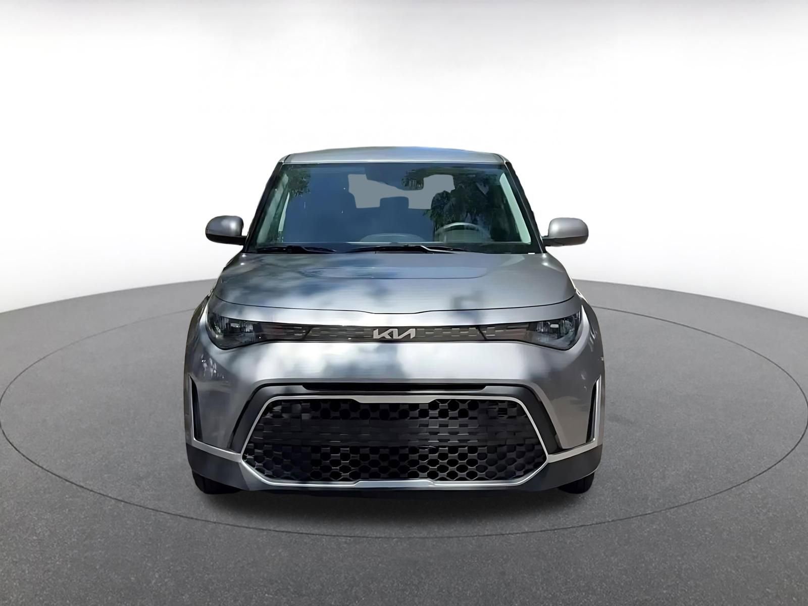 Used 2025 Kia Soul LX w/ LX Technology Package FWD image 4