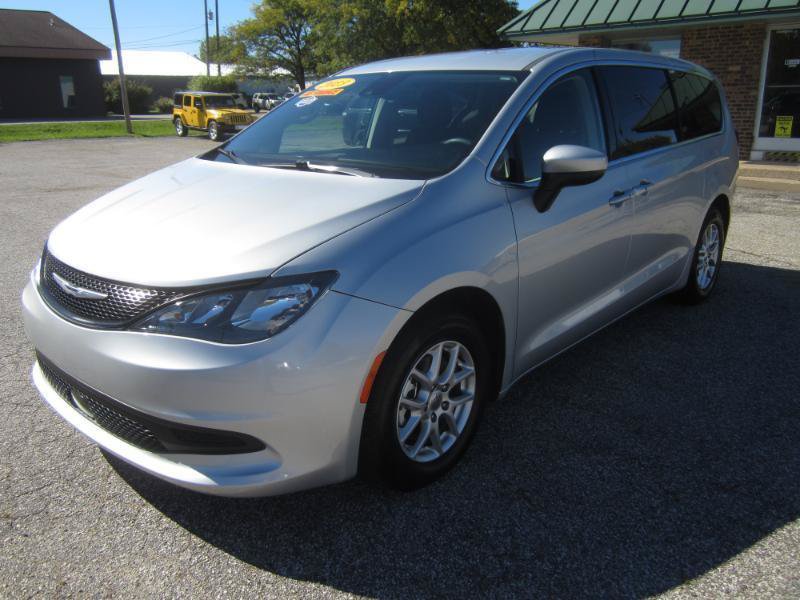 Used 2023 Chrysler Voyager LX FWD image 4