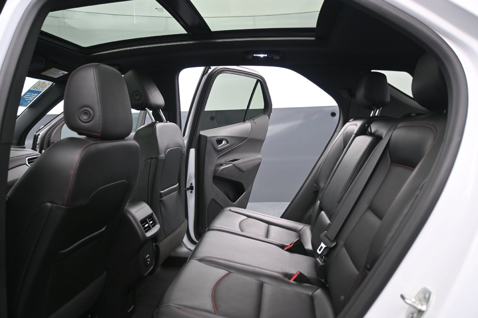 Used 2024 Chevrolet Equinox RS w/ RS Leather Package AWD/4WD image 17