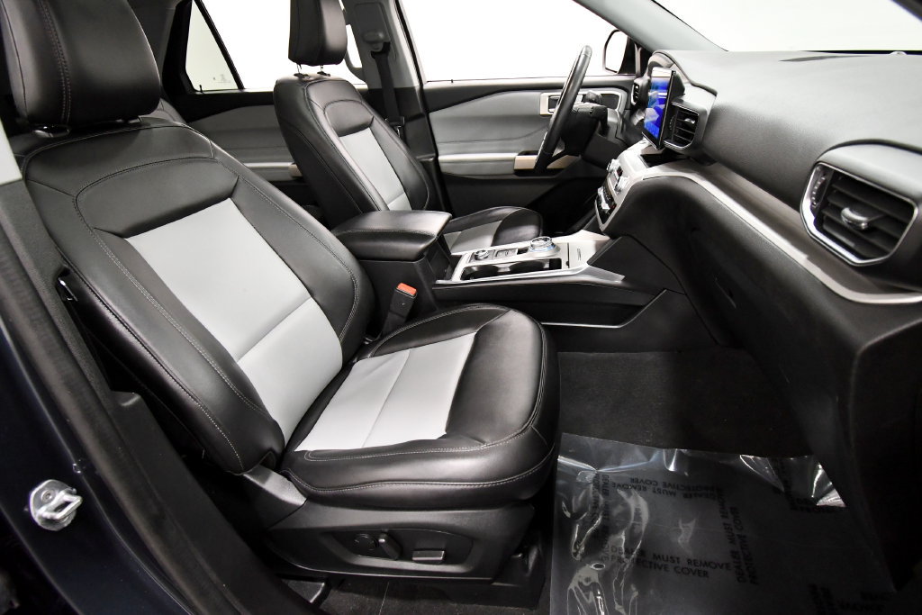 Used 2023 Ford Explorer XLT w/ Equipment Group 202A AWD/4WD image 19