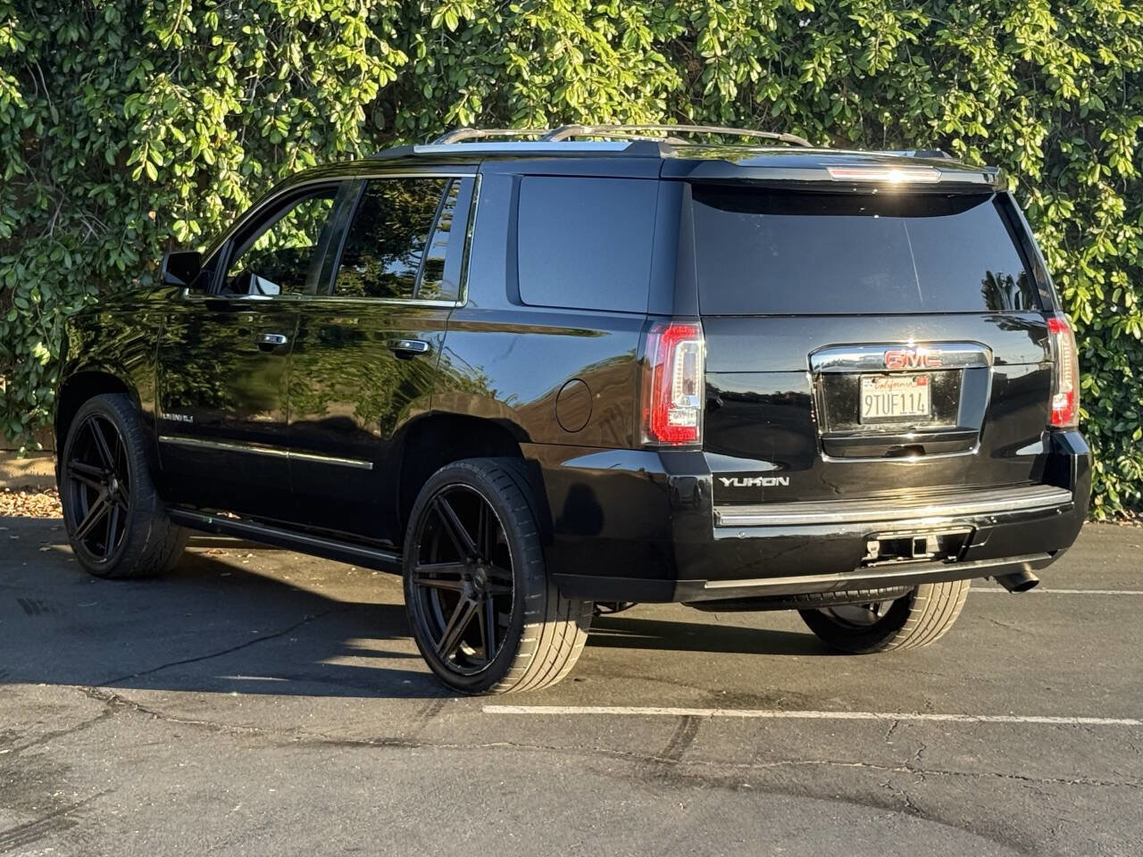 Used 2015 GMC Yukon Denali w/ Touring Package AWD/4WD image 5