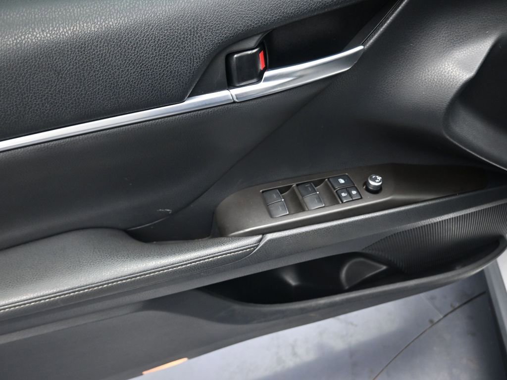 Used 2021 Toyota Camry XSE image 6